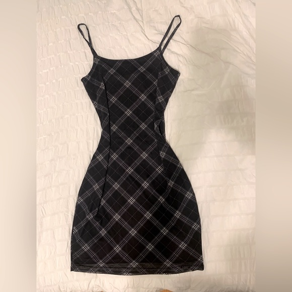 H&M Dresses & Skirts - NWOT H&M Bodycon Mini Dress Size XS
